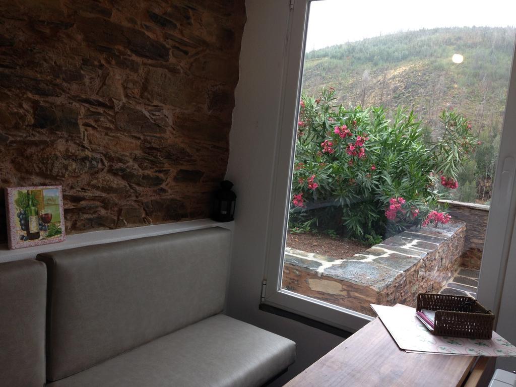 Casas Do Sinhel Guest House Cha de Alvares Bagian luar foto