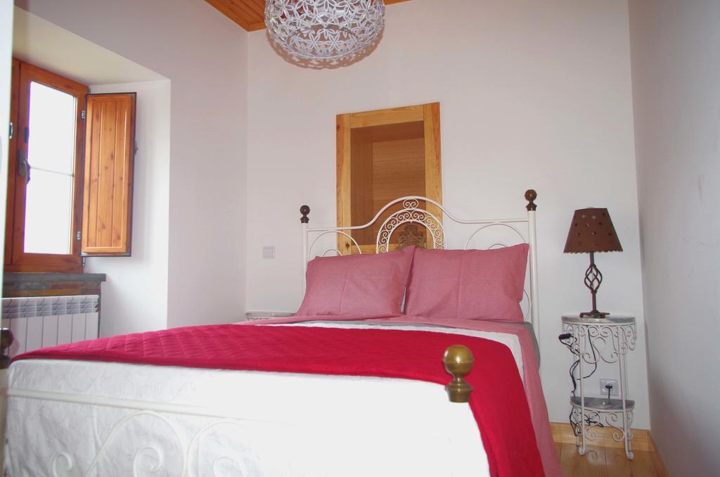 Casas Do Sinhel Guest House Cha de Alvares Bagian luar foto